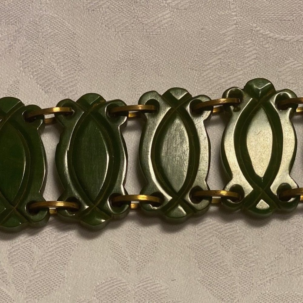 Rare Art Deco 1930's Marbled Green Carved Bakelite and Brass Bracelet